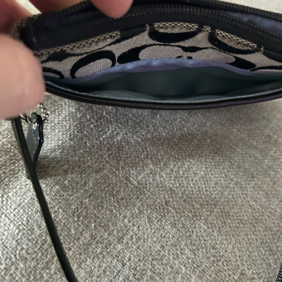 Small coach wristlet - Picture 4 of 5